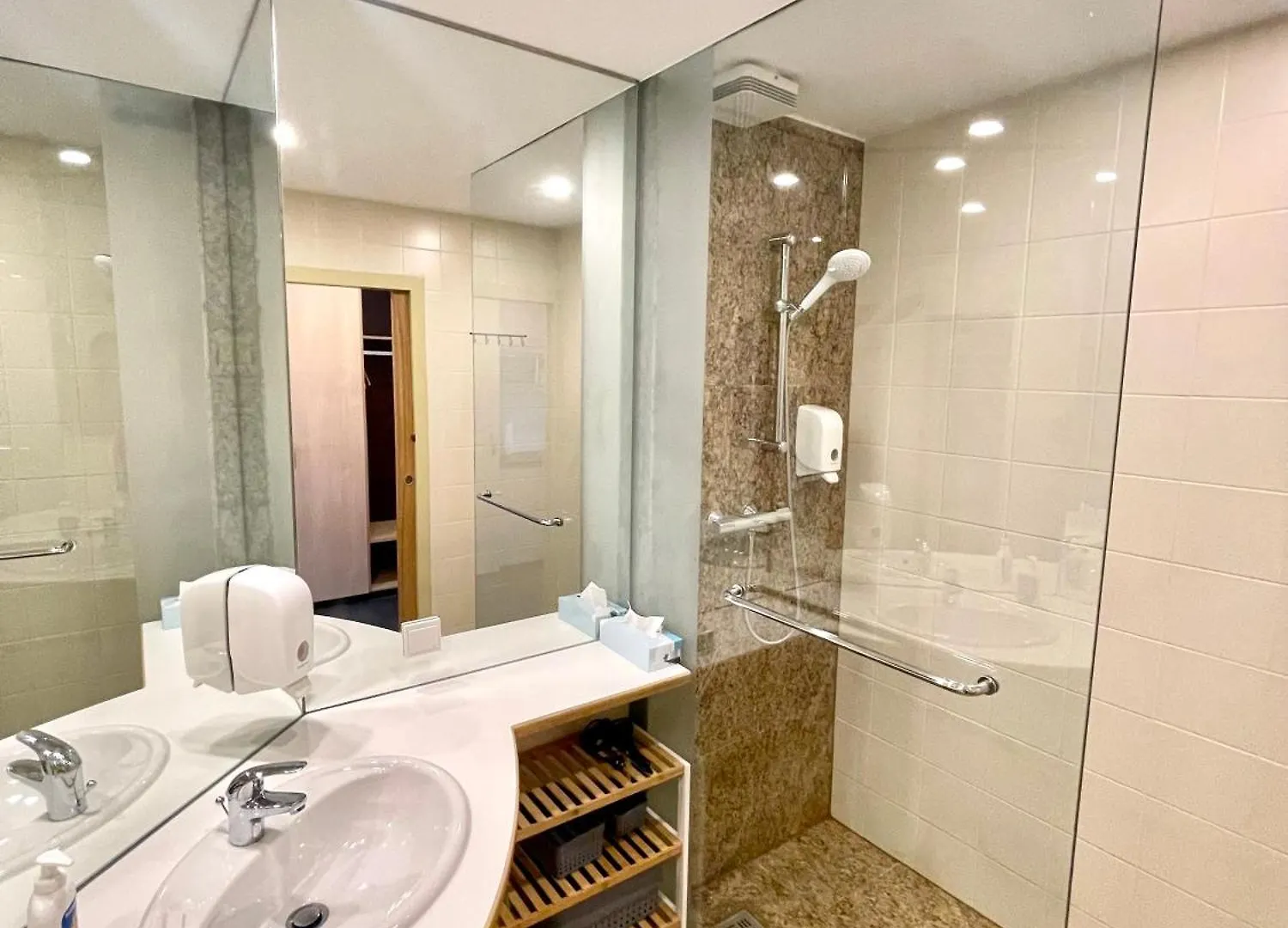 Stylish Home Near City Center Vienna Apartment